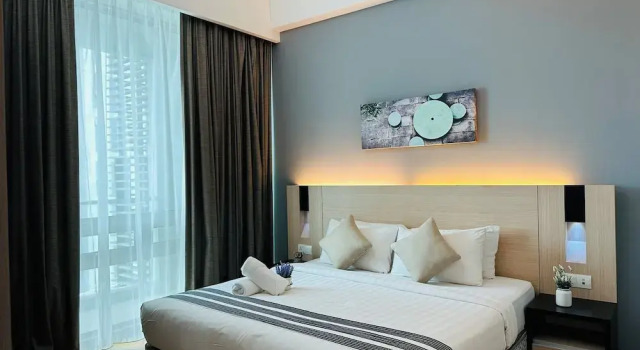 Люкс с балконом Star Suites At Swiss Garden Residences