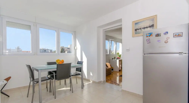 Spacious apartment Neven near center, with two AC units, Prenota Appartamento Splitska 