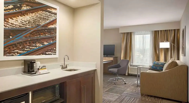 Четырёхместный люкс Hampton Inn & Suites Mason City