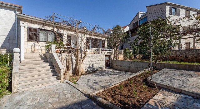 Awesome Home In Supetar With Wifi, Prenota Hotel San Pietro di Brazza 