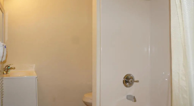 Номер Standard Lake Marina Inn