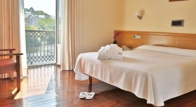 Hotel Balneario de Lugo, Забронировать Отель Отели Луго с бассейном, рядом с Центр исследования римских муров, Бассейн
