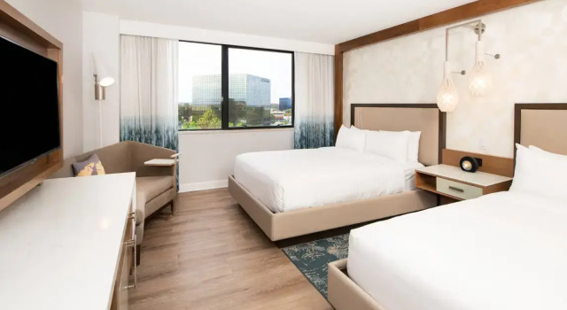 Четырёхместный номер Standard Renaissance Newport Beach Hotel