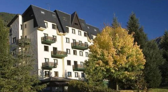 Hotel Blu Aran, Забронировать Отель Вьельа Э Михаран Бакейра-Берет, рядом с Церковь Св. Михаила