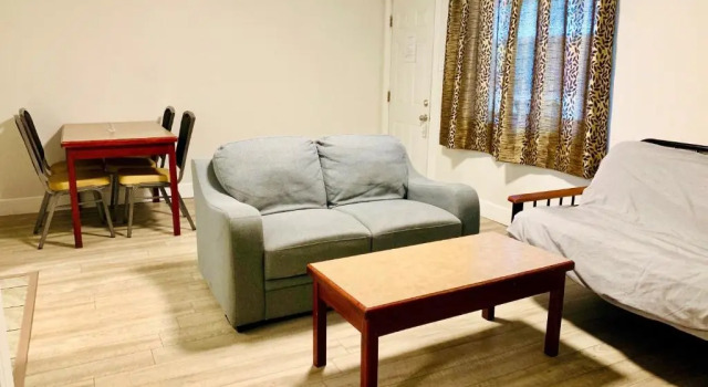 Люкс с 3 комнатами Travelers Motel Penticton