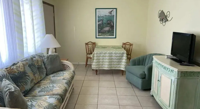 Holiday Court 06 - Sea Ray