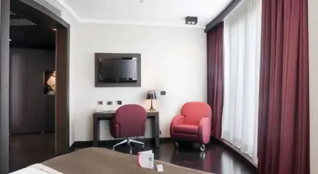 Hotel Milano Crown, Забронировать Отель Jeju City Чеджу, рядом с Развлекательный центр Playbox VR jeju