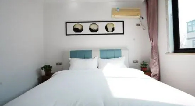 Семейный люкс с 4 комнатами с балконом Wuzhen Ruyuan Homestay (Xizha Scenic Area)
