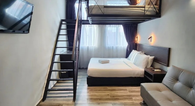 Четырёхместный номер Deluxe Georgetown Inn by Sky Hive