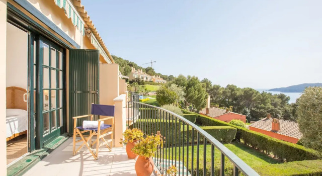 Вилла с 4 комнатами Villa Ses Brises 28