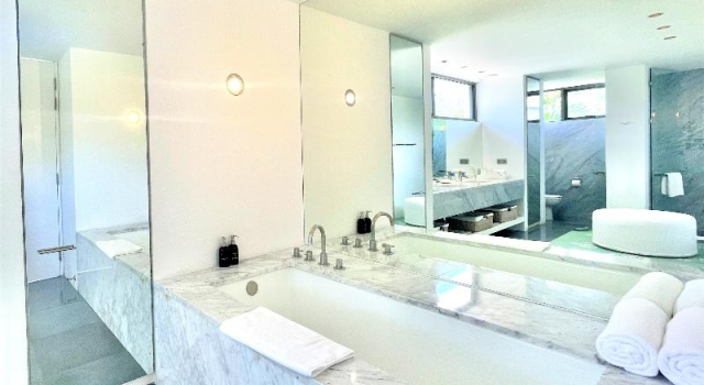 Вилла с 3 комнатами с балконом Luxury Villa Ho Tram Sanctuary Resort by SSens Homes