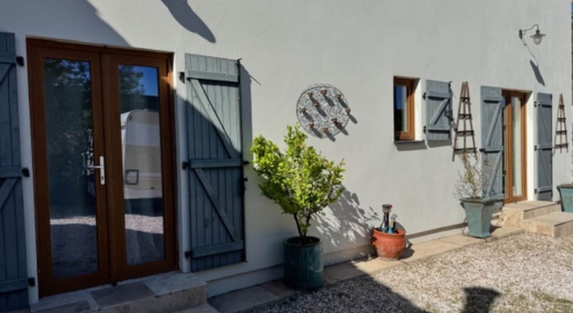 La Rocaille, House for 6 With Swimming Pool, Rezervasyon Otel Roquebrun Hérault