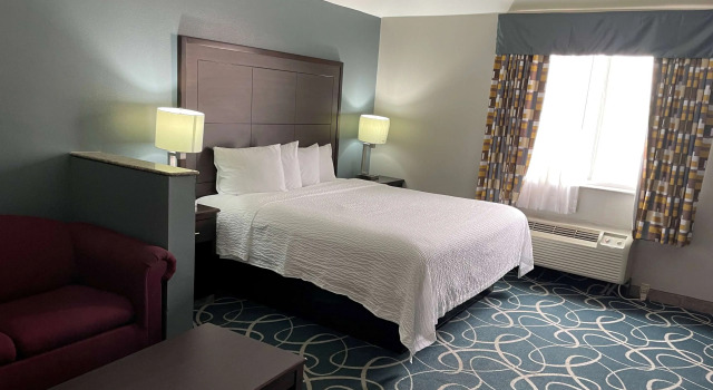 Days Inn & Suites by Wyndham Cleburne TX, Buchen Sie Hotel Cleburne Dallas - Fort Worth und Umgebung