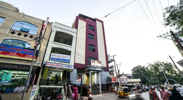 OYO 24288 Surya Teja Residency, Rezerwuj Hotel Khammam Telangana