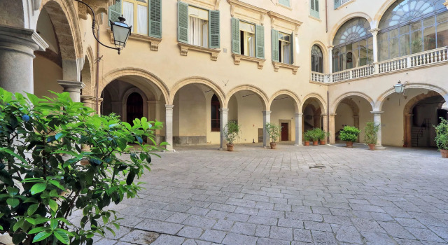 Palazzo Mazzarino, Забронировать Отель Отели Палермо с парковкой, рядом с Рынок Балларо, Парковка