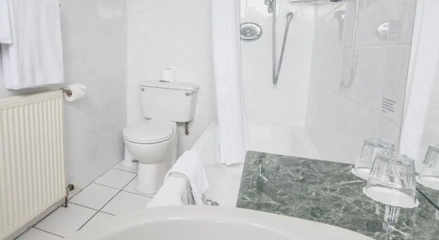 Трёхместный номер Standard Cairn Hotel