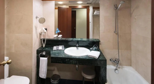Одноместный номер Standard Catalonia Gran Hotel Verdi