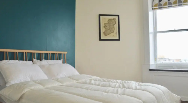 Stylish 2 Bedroom Apartment In Great Location, Забронировать Апартаменты/квартира Бротон Эдинбург, рядом с Национальный музей Шотландии