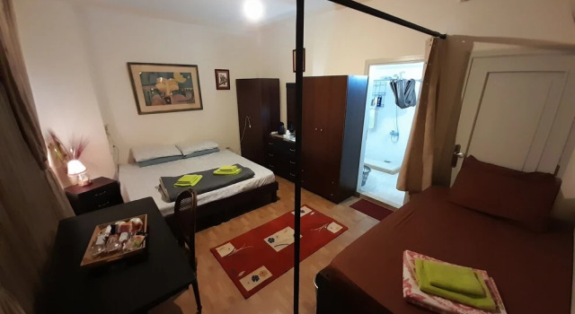 Garden Master Bedrooms Residence, Book Guesthouse Hotels in Mount Lebanon with a Pool, Swimming Pool