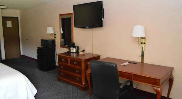 Номер Standard с видом на бассейн Ontario Airport Inn