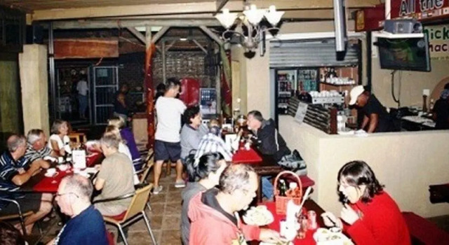 Accomodation @ Chicken Shack Lodge, Забронировать Отель Блафф Дурбан, рядом с Торговый центр Bluff Hillside Mall