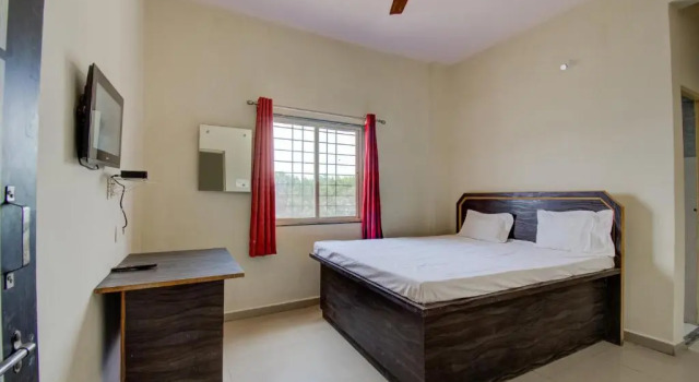 SPOT ON 73501 San Tower Hotel, Prenota Hotel Trivandrum Kerala