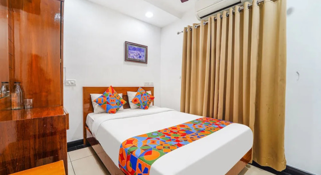 Номер Deluxe FabHotel Stratford