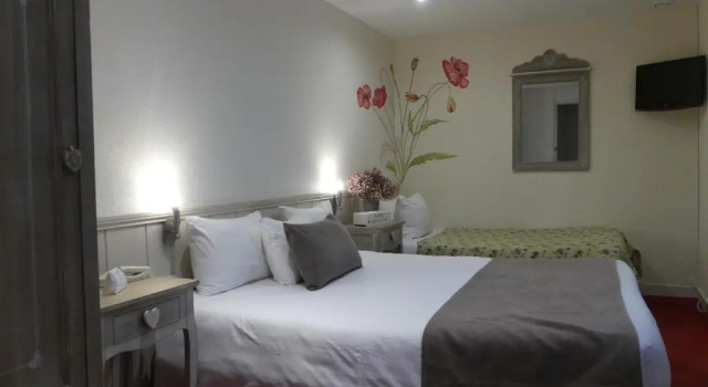 Двухместный номер Standard с видом на город Hôtel Aux Tamaris - Vue Mer