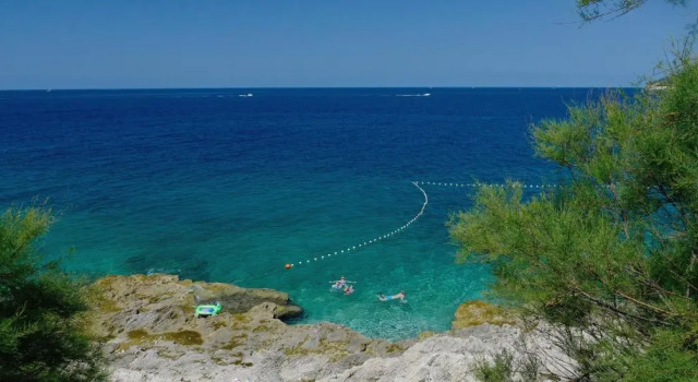 Pino, Забронировать Отель Пула Pula Riviera, рядом с Пляж Валсалине