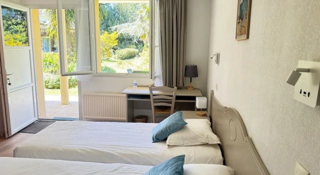 Двухместный номер Superior Logis Hôtel La Demeure du Perron