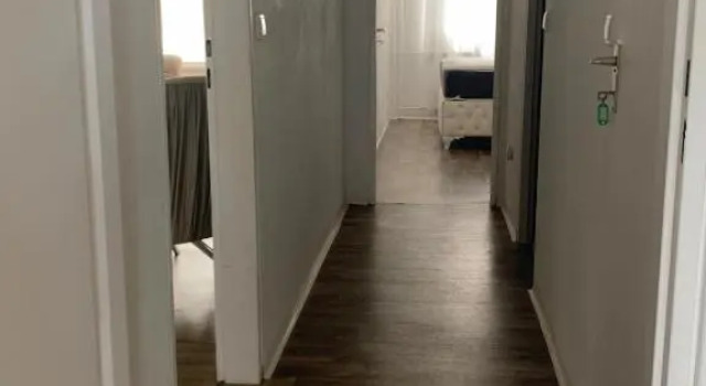3 Zimmer Wohnung, Забронировать Апартаменты/квартира Отели Ганновера с бассейном, рядом с Торговый центр "Лайне Центер Латцен", Бассейн