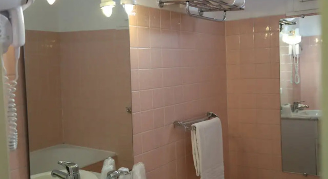Трёхместный номер Superior Hôtel de France