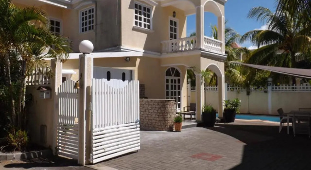Tres Belle Villa, Piscine Privée, 3 Ch, 2 Sdb, Proche Plage, Rezervovat Hotel Hotely v Pereybere s bazénem, Bazén