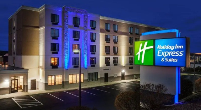 Четырёхместный номер Standard Holiday Inn Express Hotel & Suites Providence-Woonsocket by IHG