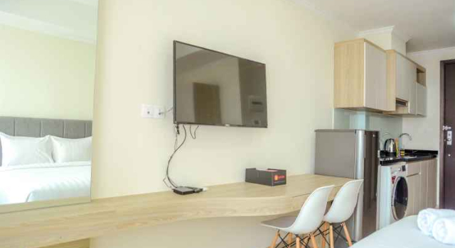 Elegant and Tidy Studio Apartment @ Menteng Park By Travelio, Забронировать Апартаменты/квартира Ментенг Джакарта, рядом с Парк Таман Суропати