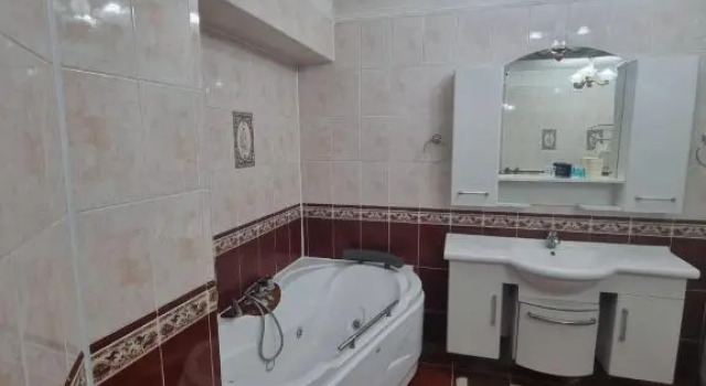 LIFE HOUSE Almaty 3-х комнатная квартира на Ауэзова