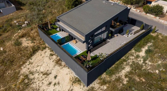 Вилла Inviting 4-bed Villa Lia in Vathianos Kampos