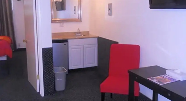 Люкс с 3 комнатами Tradewinds Airport Hotel