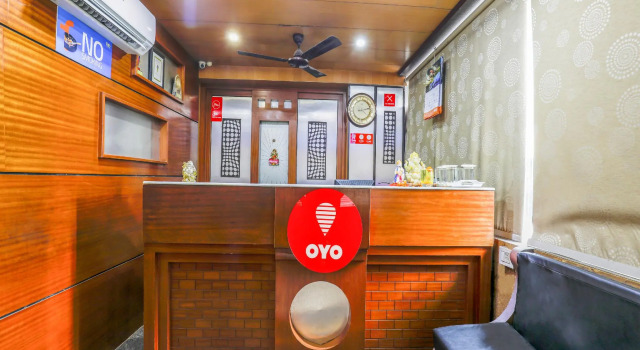 OYO 16930 Madhura Inn, Rezerwuj Hotel Hotele w Andhra Pradesh z parkingiem, Parking