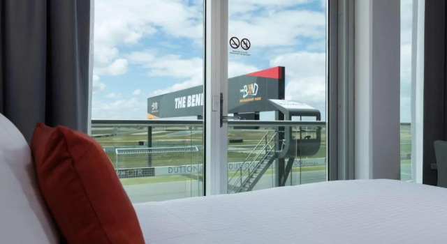 Люкс Deluxe Rydges Pit Lane