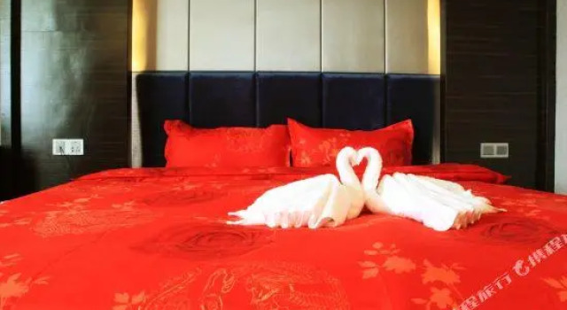 Люкс Deluxe Harbour Plaza Holiday Hotel
