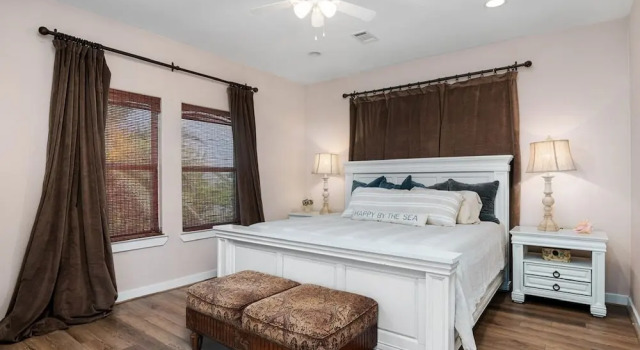 The Peach Pelican 3 Bedroom Home by RedAwning, Book Feriehus Bolivar Peninsula Houston