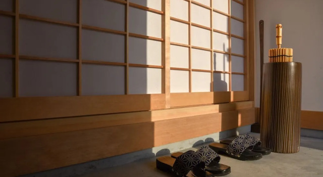 Chika Seiryu, Book Hotel Kyoto Japan