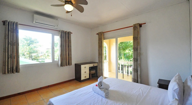 Апартаменты Standard с 3 комнатами с балконом GT Self Catering Apartments