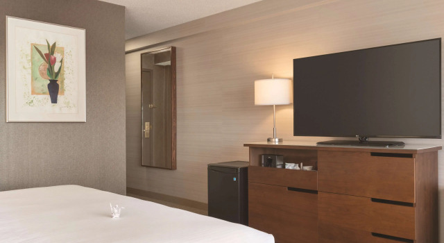 Четырёхместный номер Standard Coast Edmonton Plaza Hotel by APA