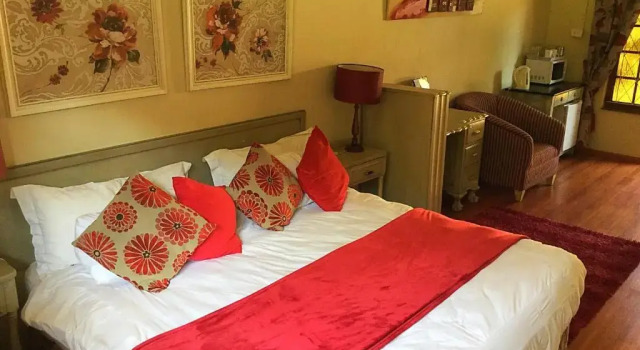 Двухместный номер Deluxe с видом на бассейн Warrens Guest House