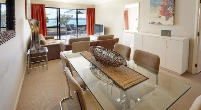 Апартаменты с 2 комнатами с видом на море Pioneer Waterfront Apartments