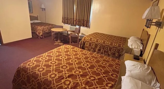 Трёхместный номер Standard Royal Rest Motel