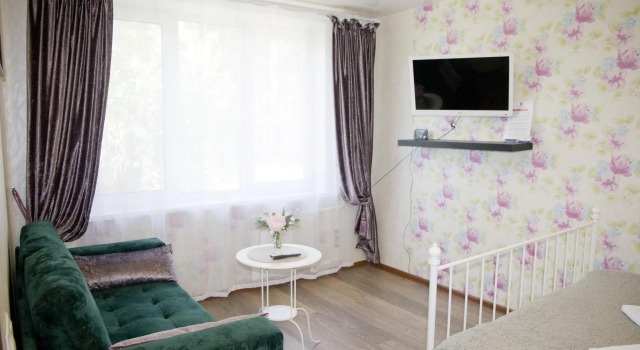 Barberry on Mira Street 47, Buchen Sie Ferienwohnung Beresniki 
