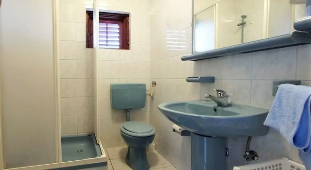 Šera - 50 m From Beach - A2, Rezerwuj Hotel Hotele w Split-Dalmatia County z parkingiem, Parking